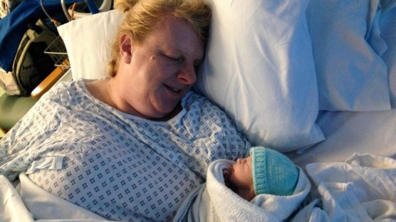 Британка стана майка на 48 години след 18 спонтанни аборта (СНИМКИ)