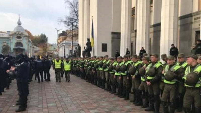 Решаващ ден за третия Майдан: Протестиращите обещаха да държат депутатите в плен, докато не изпълнят исканията им