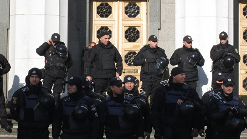 Напрежението в Киев расте! Десен сектор обяви готовност да щурмува парламента 