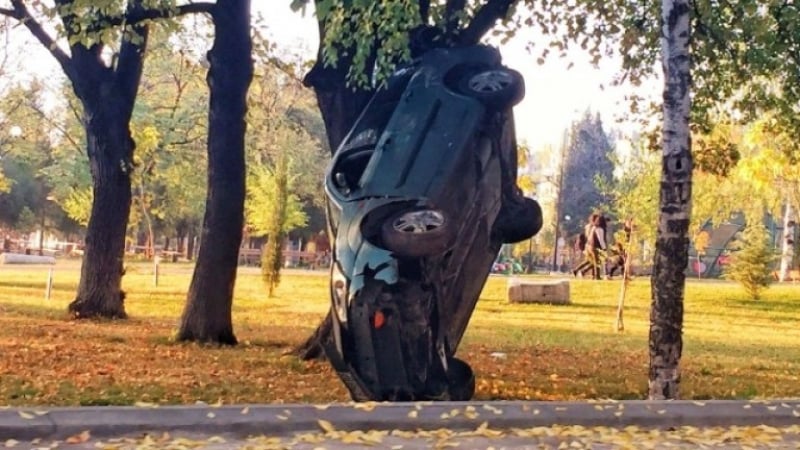 Откриха гламавия шофьор, който се прочу с най-зрелищната катастрофа в Стара Загора 