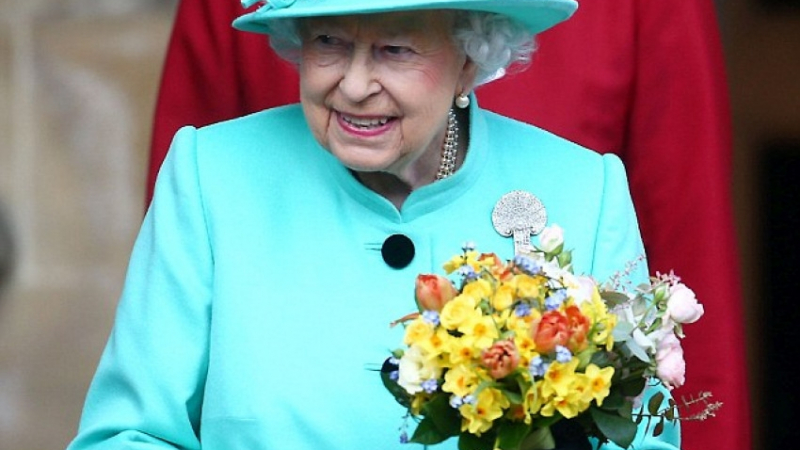 "Сън" разкрива: Защо Кралицата носи пари в себе си само в неделя