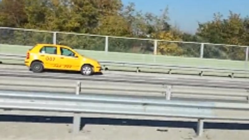 Дивотия! Таксиджия втрещи всички със 100 км/ч в насрещното на магистрала "Люлин" (ВИДЕО)