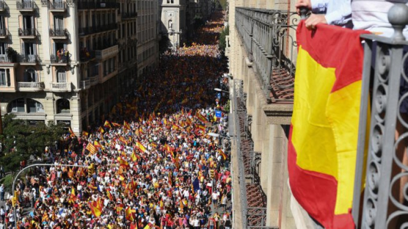 Кулминация на напрежението! Мадрид поиска отстраняването на Пучдемон, Барселона отвърна с декларация за независимост, надигнаха се и баските