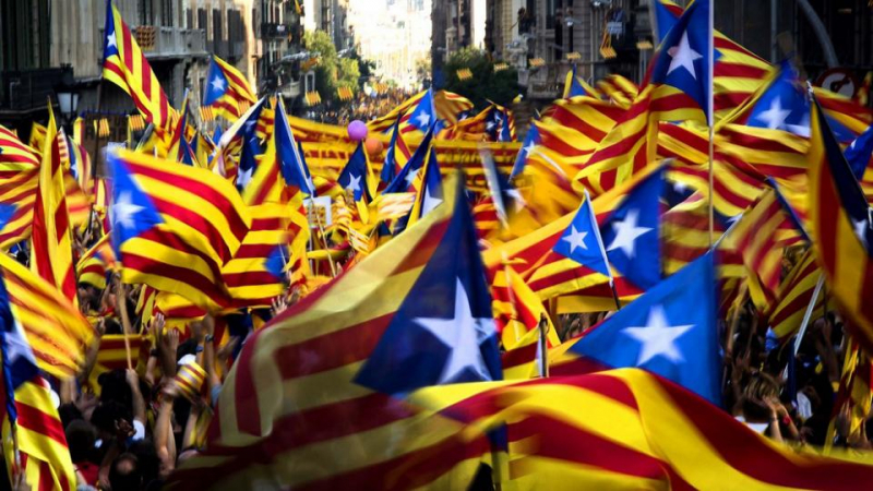Хиляди в Каталония протестират срещу отцепването (ВИДЕО)