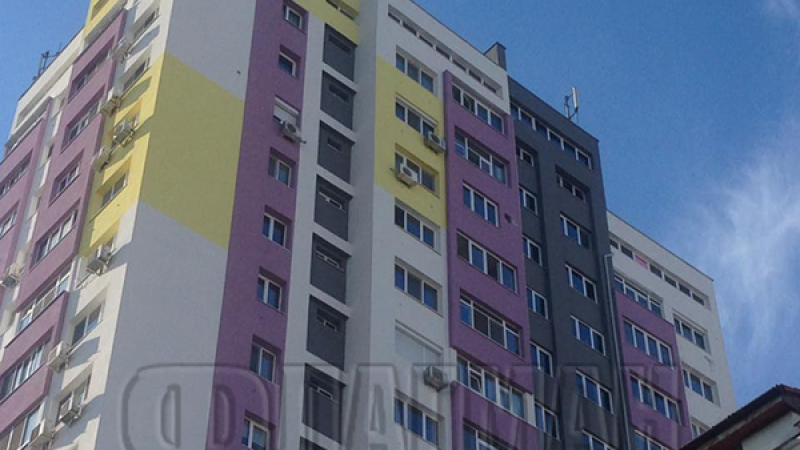 За чудо и приказ! 50-годишна сграда в Бургас изглежда приказно след тази промяна (СНИМКИ)