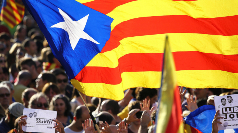 Парламентът на Каталония призна решението на Испания за разпускането си