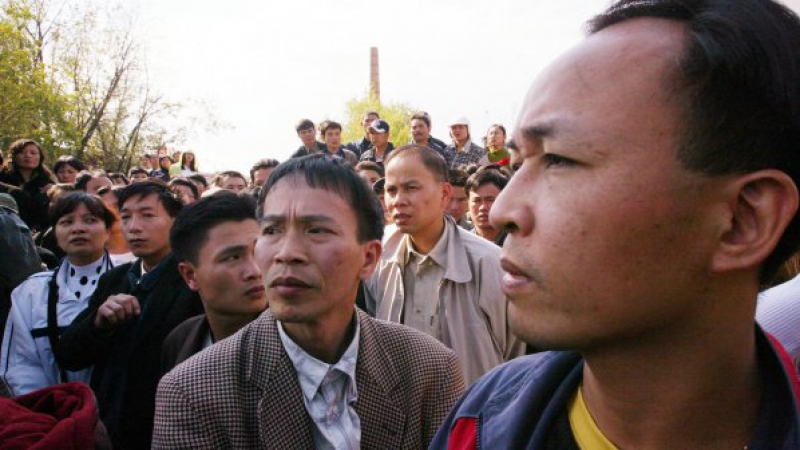 Докъде се докарахме: Виетнамците пак прииждат на тумби, докато работниците ни заминават на Запад