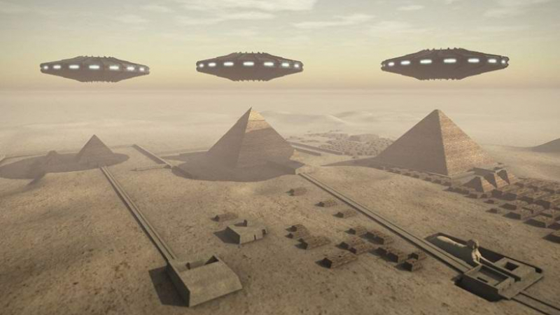 Гари направи невероятно откритие! Извънземни са оставили огромни древни писания до Хеопсовата пирамида, идват пак на Земята през 2022 г. (СНИМКИ)