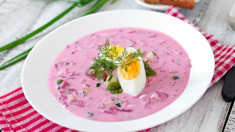 Млечно розов или наситено лилав – цветът на тази студена супа зависи от това как ще я "боядисате"