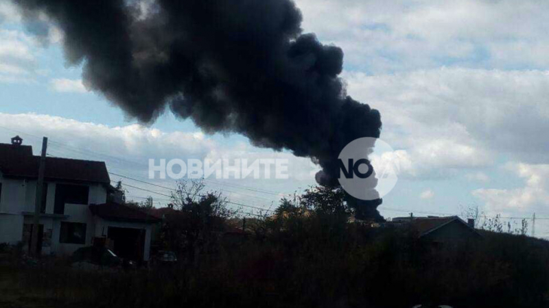 Черен дим се спусна над Горна Оряховица, какво се случва в града? (СНИМКИ)