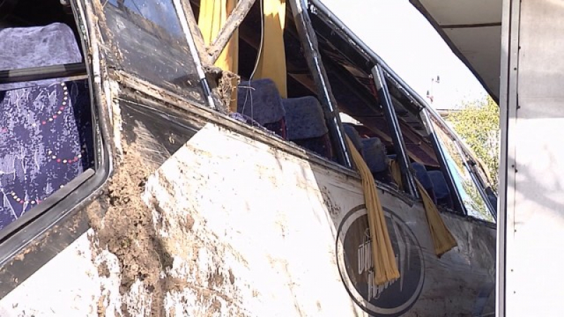 Шофьорът на катастрофиралия автобус на "Тракия" изчезна (ВИДЕО)