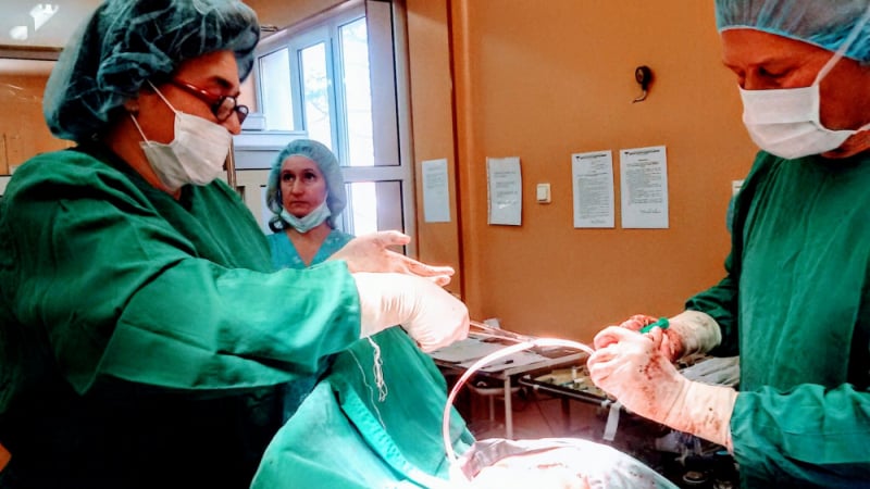 Лекари в Пловдив извършиха уникална операция и отстраниха успешно огромен тумор на шията