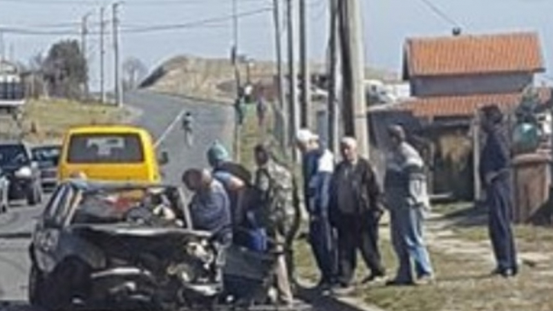 Страшно меле с две коли край Каблешково, след удара са буквално смазани 
