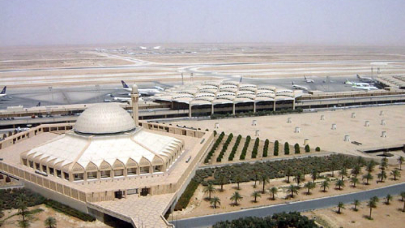 Йеменска ракета удари летището в саудитската столица