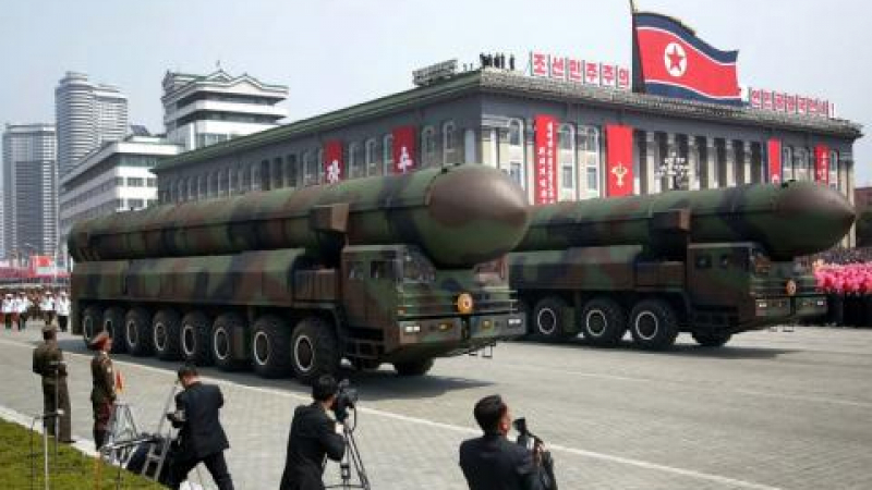 Северна Корея отправи нова ядрена заплаха преди визитата на Тръмп в Азия