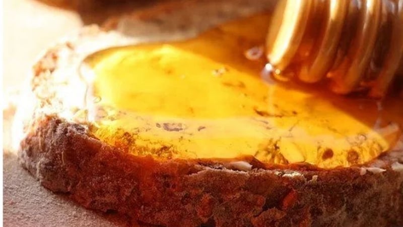 Ако искате да сте здрави си намажете филийка с мед и канела, дори не подозирате за колко неща помага!