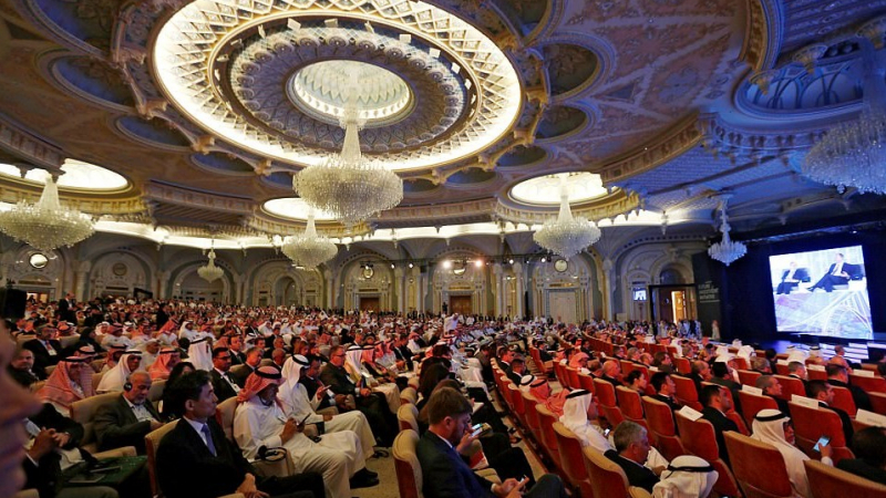 Унижение за саудитски милиардер и неговите приятели принцове, снимани как спят само на матраци след обвиненията в корупция (СНИМКА)