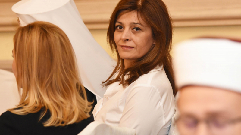 Десислава Радева не допуснала учители и директори на срещата с ученици във Велико Търново (ДОКУМЕНТ)