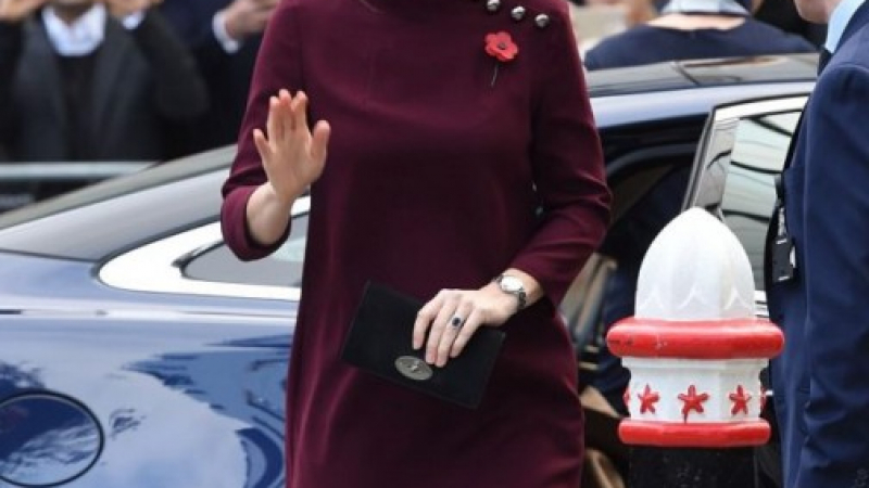 Бременната Кейт Мидълтън никога не е изглеждала по-добре в тази мини секси рокля в Лондон (СНИМКИ)
