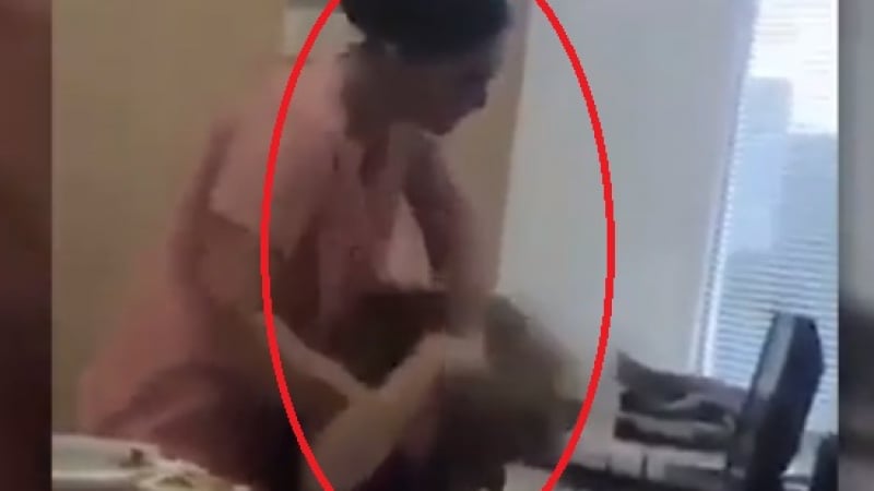 Зрелищно ВИДЕО: Ревнива майка на 2 деца бие на убиване гинеколожка, която ѝ отнела любовник полицай