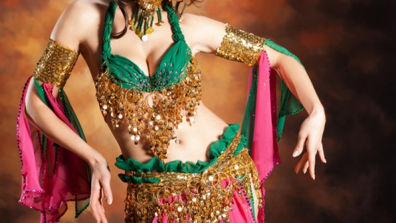 Радост за окото! 10-те най-горещи танцьорки на гюбеци в света (ВИДЕО)