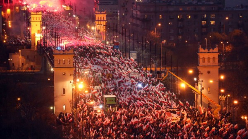 Многохилядни шествия по случай независимостта на Полша (СНИМКИ/ВИДЕО)