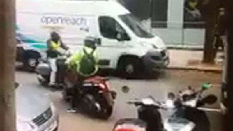 Герой! Шофьор на камион спря банда от моторджии-крадци в Лондон (ВИДЕО)