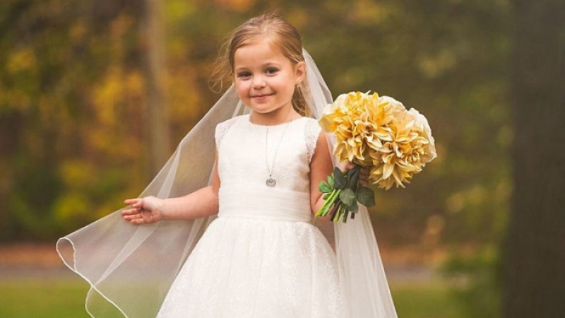 5-годишната Софи се омъжи за най-добрия си приятел. Зад красивите им сватбени СНИМКИ обаче се крие трагедия