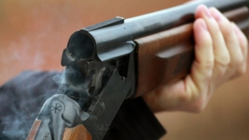 Играчка-плачка: 14-годишен се заигра с въздушна пушка и простреля момиче в гърдите