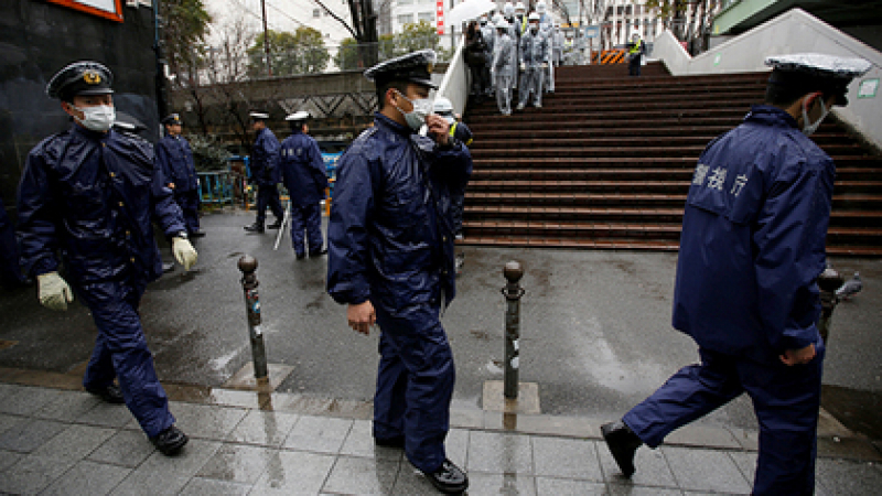 Ужас! Японец сече глави на желаещи самоубийство
