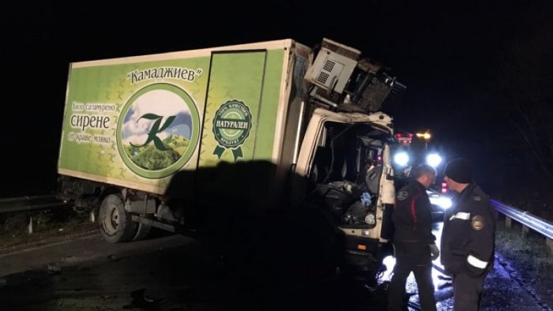 Зверска катастрофа между два рейса в Пловдивско! Има много ранени