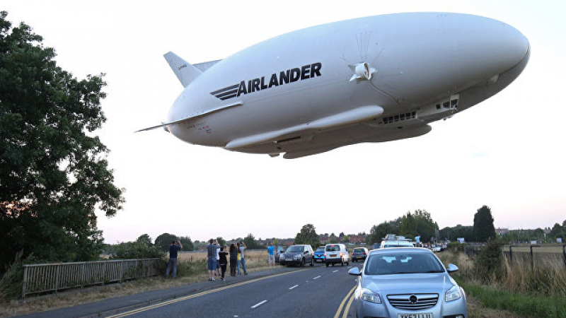 Страшна катастрофа: Най-големият летателен апарат в света рухна във Великобритания (ВИДЕО)
