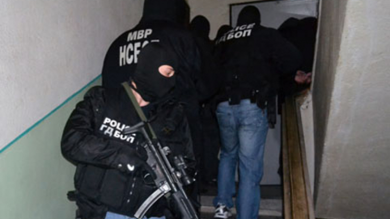 ГДБОП нахлу в Столипиново и арестува известния бандит с прякор “Майския“