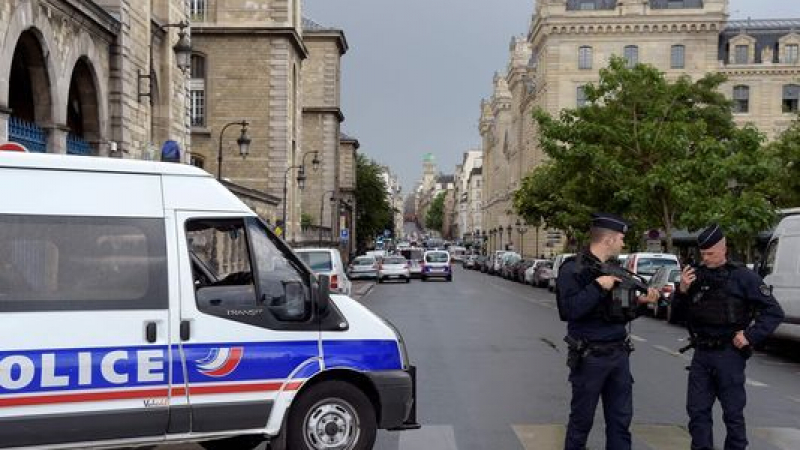 Драма в Париж! Полицай застреля трима и се самоуби