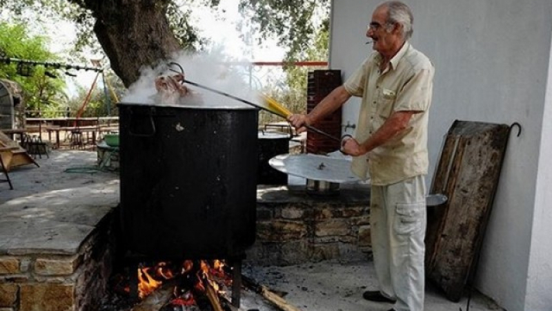 На този гръцки остров ако си 80-годишен, значи си млад (СНИМКИ)