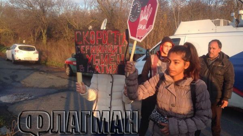 Атия се надигна след трагедията с 16-годишния Костадин: Искат пасарелка, за да спрат „пешеходната пътека на смъртта” (СНИМКИ)