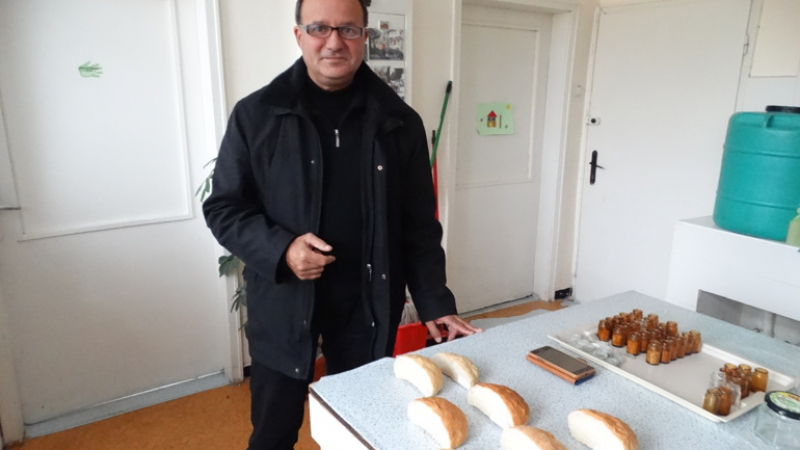 Учени от Садово с шокиращи разкрития с какво е бъкан хлябът, който купуваме от магазините и ядем (СНИМКИ)