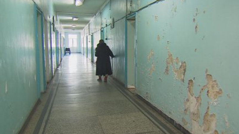 Очевидци: Това концлагер ли е, или "болницата за бедни" в Ботевград (СНИМКИ)