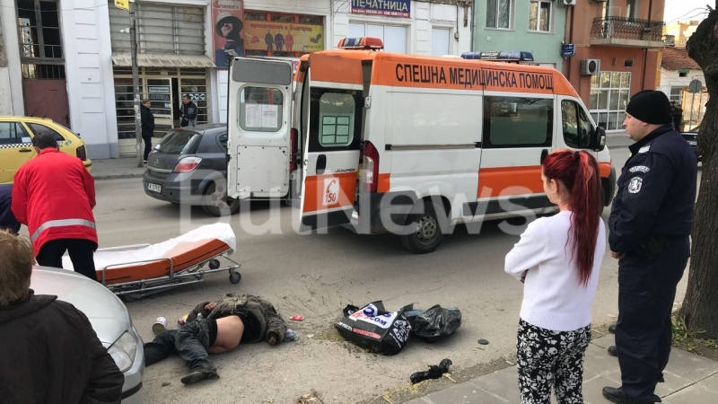 Извънредно! Човек лежи на булевард във Враца, линейка и полиция летят към мястото (СНИМКИ/ВИДЕО)