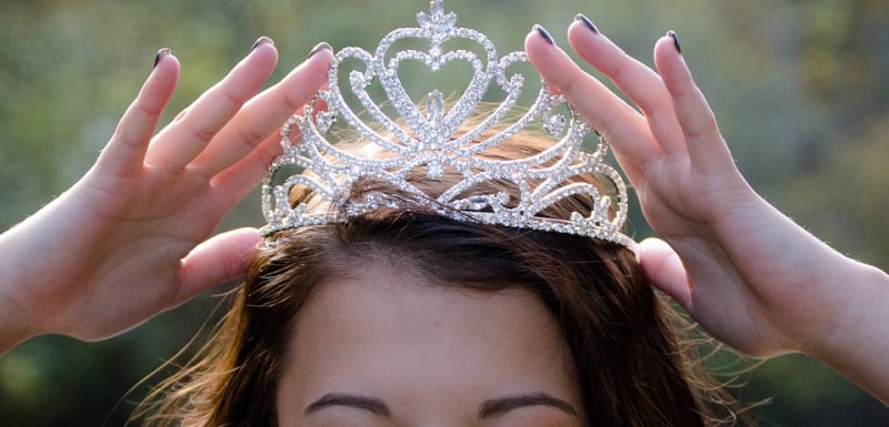 Родни миски плъзват по цял свят да печелят корони с красотата си СНИМКИ