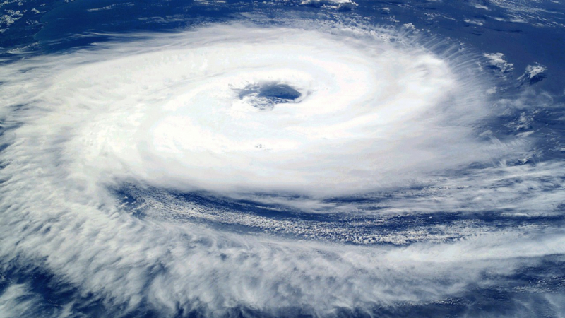 Средиземноморски циклон удря България и в събота! Сателитна СНИМКА