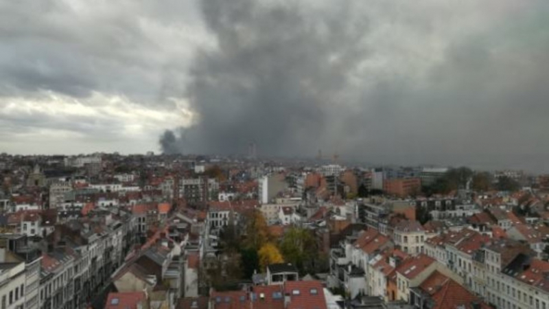 Страхотия! Над Брюксел се носи токсичен облак – евакуират хора (ВИДЕО)