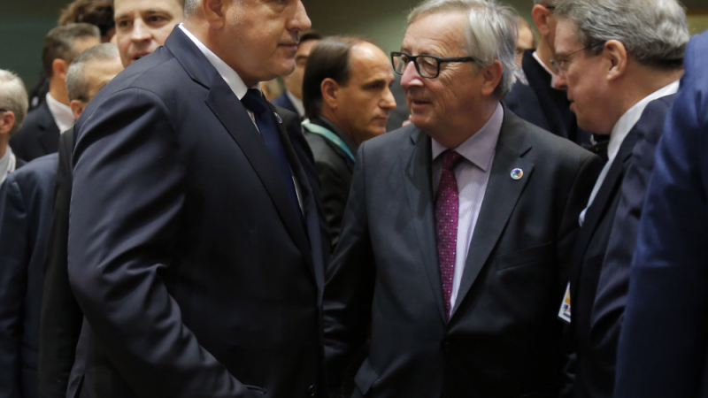 Прегръдки и целувки за Борисов за добре дошъл в Брюксел (СНИМКИ)