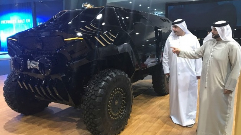 Бензинови чудовища на изложението за коли в Дубай (СНИМКИ)