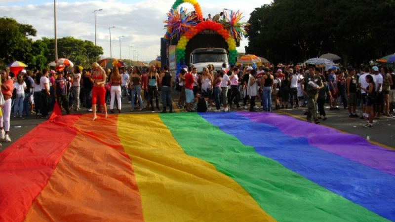 Свещеник за гей браковете: Насилственото легализиране нарушава правата ми