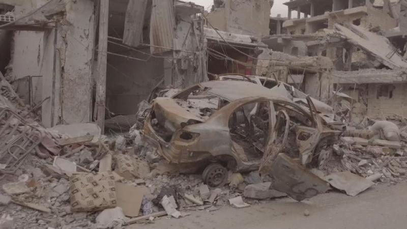 Опустошително: Унищожената столица на ИДИЛ през погледа на обектива (СНИМКИ)  