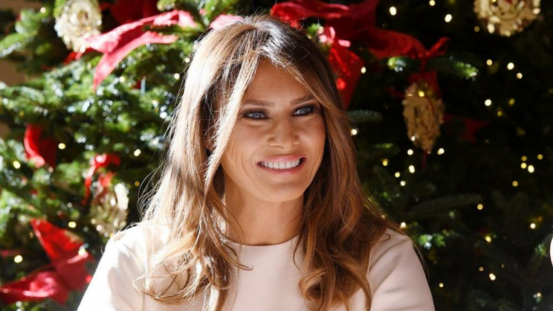 Стил! Ето как Мелания Тръмп украси Белия дом за Коледа (СНИМКИ)