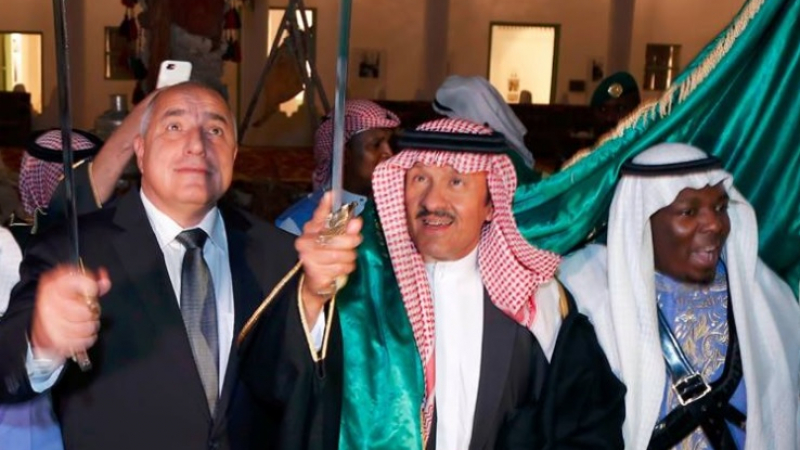 Забавленията в Рияд не спират! Саудитският принц Султан не се стърпя при вида на Борисов, въртящ саби, и призна: По-добър сте от Тръмп! Истински воин! (СНИМКИ/ВИДЕО)