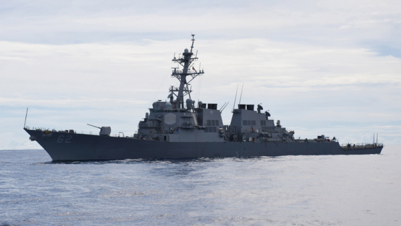 „Проклятието” на Седми флот на САЩ: разрушителят „Фицджералд” получил нови две пробойни  