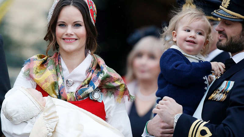 Кръстиха най-новия член на шведското кралско семейство на приказен ритуал (СНИМКИ)
